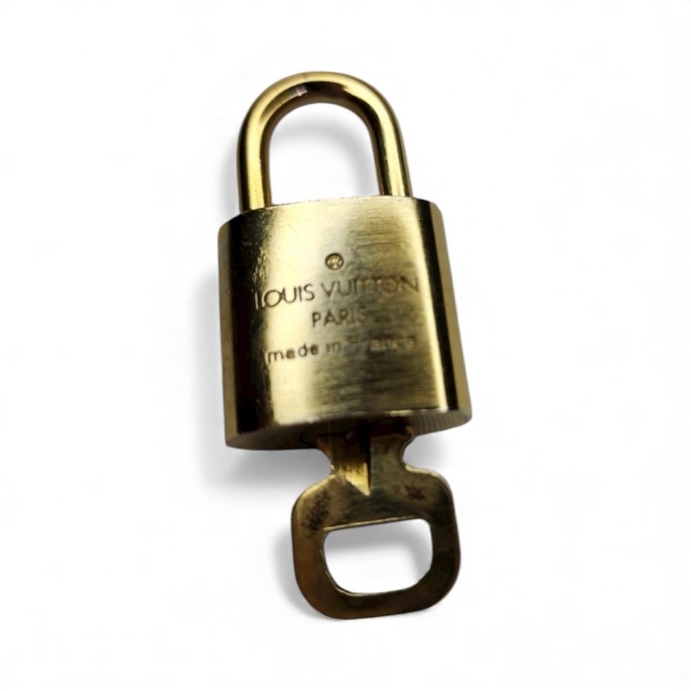 Beautiful LV Lock & Key #319 - Picture 4 of 6